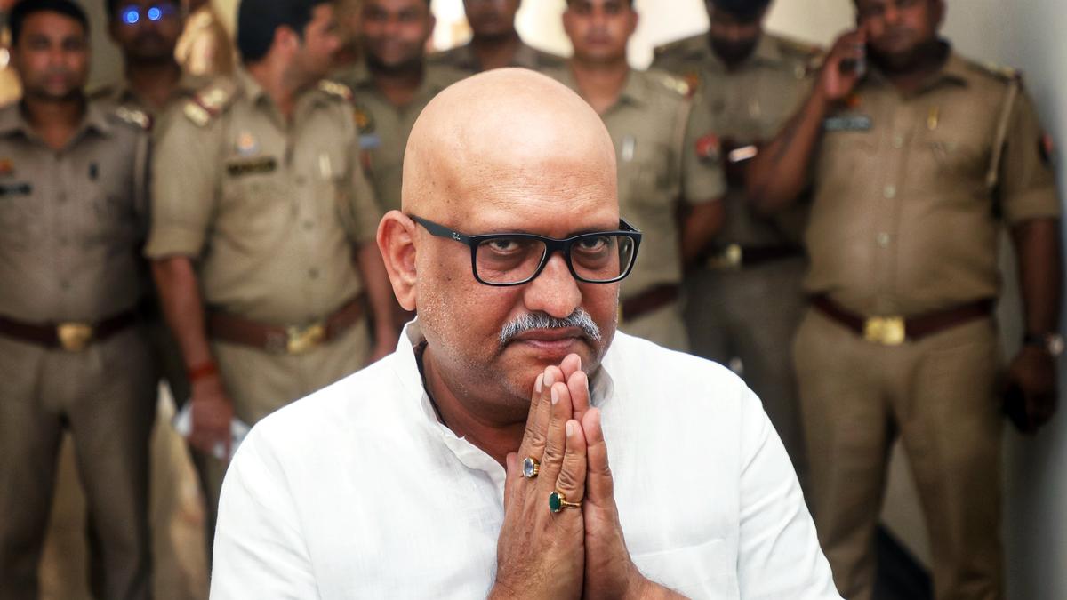 Threat to rule of law, says Opposition on Varanasi lawyer-police clashes